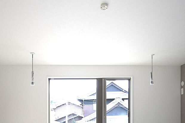 【室内物干し】寝室と洗面脱衣室には室内物干しを設置しています。雨や花粉などを気にせずお洗濯していただけます♪※施工事例です。実際とは異なります。