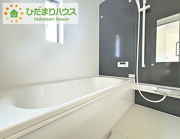 【1号棟・お風呂】いつまでも入っていられるような広々とした浴室が魅力的です(^^)/