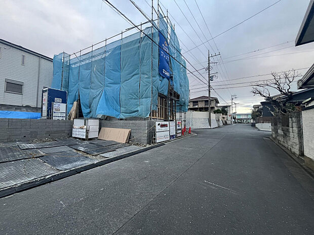 ご夫婦それぞれのお車も安心♪カースペース2台分を確保しているので、来客時や将来のライフスタイル変化にも対応できます。