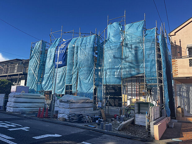 ご夫婦それぞれのお車も安心♪カースペース3台分を確保しているので、来客時や将来のライフスタイル変化にも対応できます。