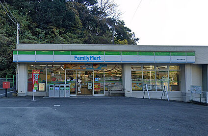 ファミリーマート野比中学前店 759m
