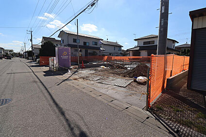 前面道路含む現地（基礎工事中）