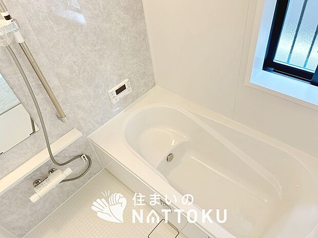 現地写真(浴室)
浴室暖房乾燥機付き。1坪タイプで広々です。