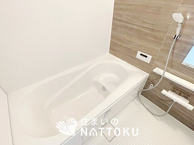 現地写真(浴室)
浴室暖房乾燥機付き。1坪タイプで広々です。