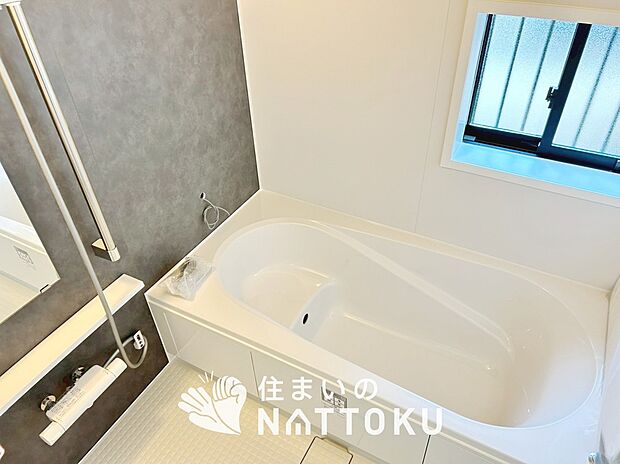 現地写真（浴室）
浴室暖房乾燥機付き。１坪タイプで広々です。