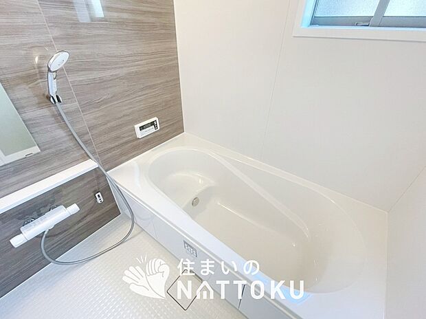 現地写真（浴室）
浴室暖房乾燥機付き。１坪タイプで広々です。