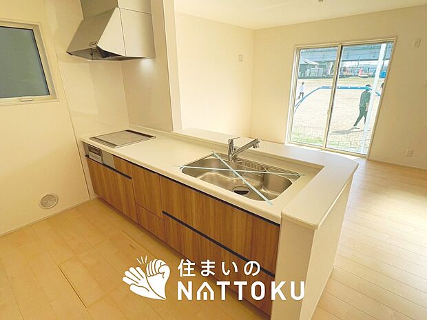 現地写真(キッチン)
収納たっぷりのシステムキッチン、浄水器付水栓を標準装備しています。