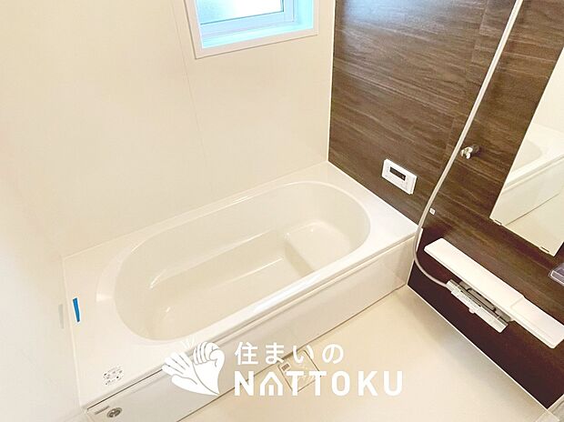 現地写真（浴室）
浴室暖房乾燥機付き。１坪タイプで広々です。