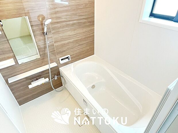 現地写真（浴室）
浴室暖房乾燥機付き。１坪タイプで広々です。