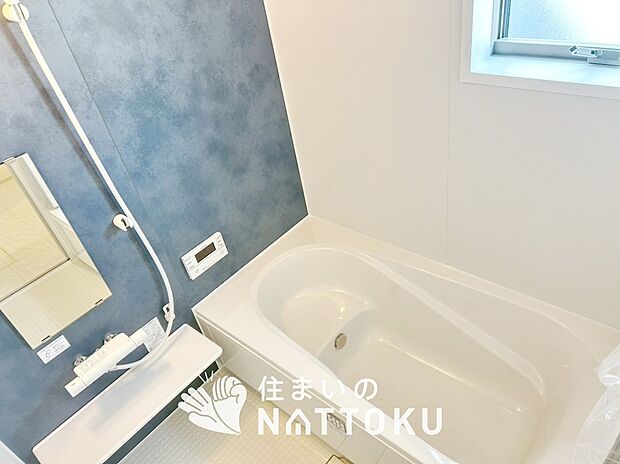 現地写真（浴室）
浴室暖房乾燥機付き。１坪タイプで広々です。