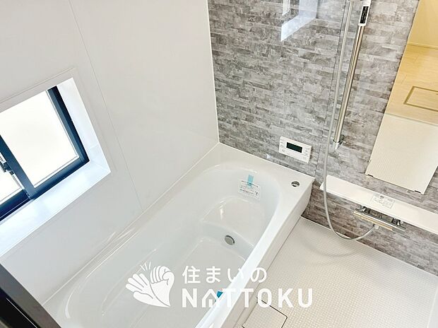 現地写真（浴室）
浴室暖房乾燥機付き。１坪タイプで広々です。