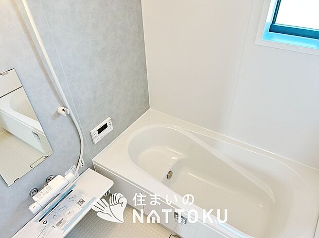 現地写真（浴室）
浴室暖房乾燥機付き。１坪タイプで広々です。