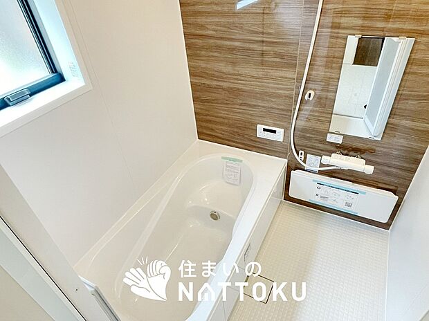 現地写真（浴室）
浴室暖房乾燥機付き。１坪タイプで広々です。