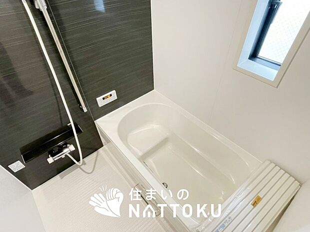 現地写真（浴室）
浴室暖房乾燥機付き。１坪タイプで広々です。
