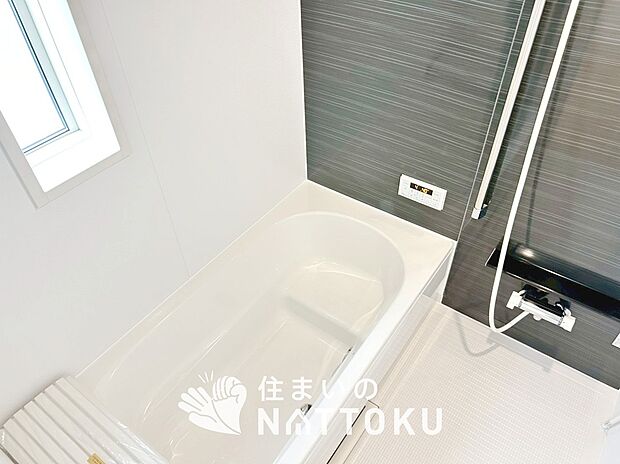 現地写真（浴室）
浴室暖房乾燥機付き。１坪タイプで広々です。
