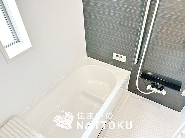 現地写真（浴室）
浴室暖房乾燥機付き。１坪タイプで広々です。