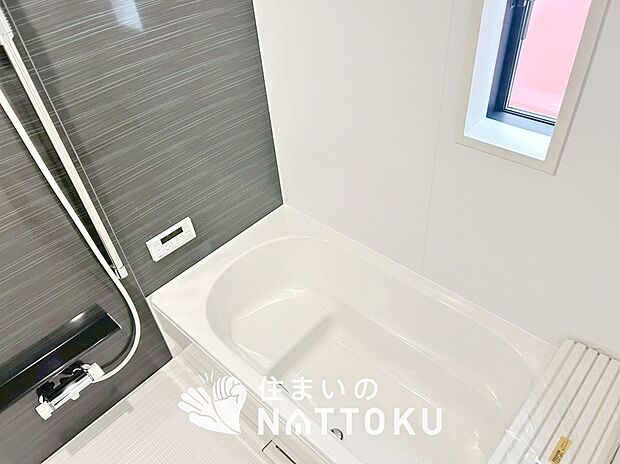 現地写真（浴室）
浴室暖房乾燥機付き。１坪タイプで広々です。