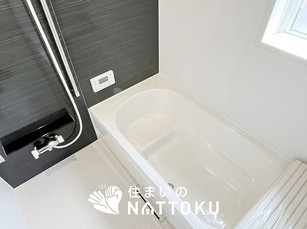 現地写真（浴室）
浴室暖房乾燥機付き。１坪タイプで広々です。