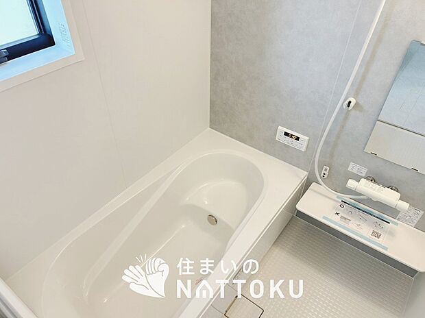 現地写真（浴室）
浴室暖房乾燥機付き。１坪タイプで広々です。