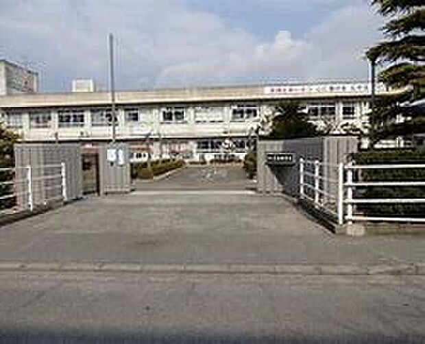 姫路市立広畑中学校（約1,100m）