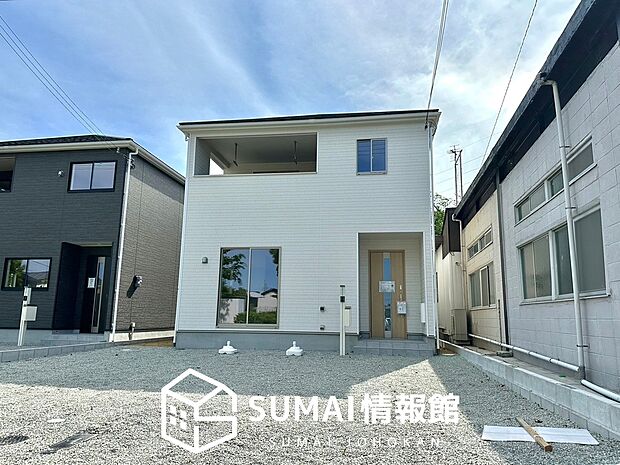 【現地写真（外観）【３号地】】軽くて火災に強い屋根材を採用し、地震時の建物への負担や揺れを軽減しています。