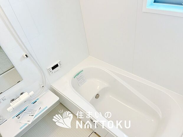 【現地写真(浴室)】浴室暖房乾燥機付き。1坪タイプで広々です。