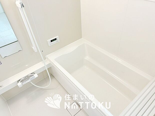 【現地写真(浴室)】浴室暖房乾燥機付き。1坪タイプで広々です。