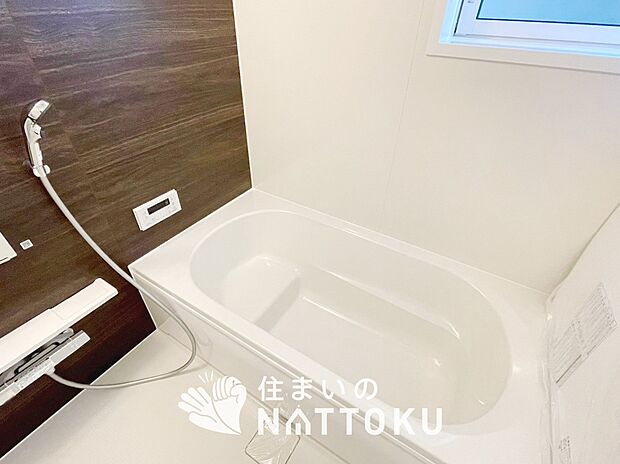 【現地写真(浴室)】浴室暖房乾燥機付き。1坪タイプで広々です。