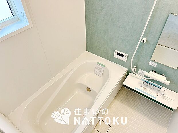 【現地写真（浴室）】浴室暖房乾燥機付き。１坪タイプで広々です。