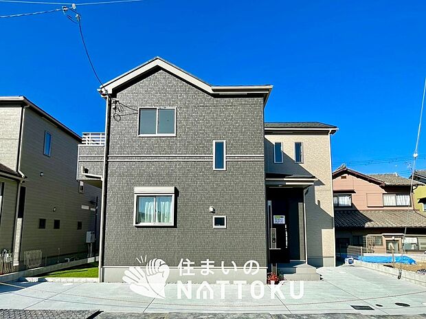 【現地写真（外観）【G号地】】雨で汚れを落とし、耐久性・耐候性に優れた外壁を使用しています。