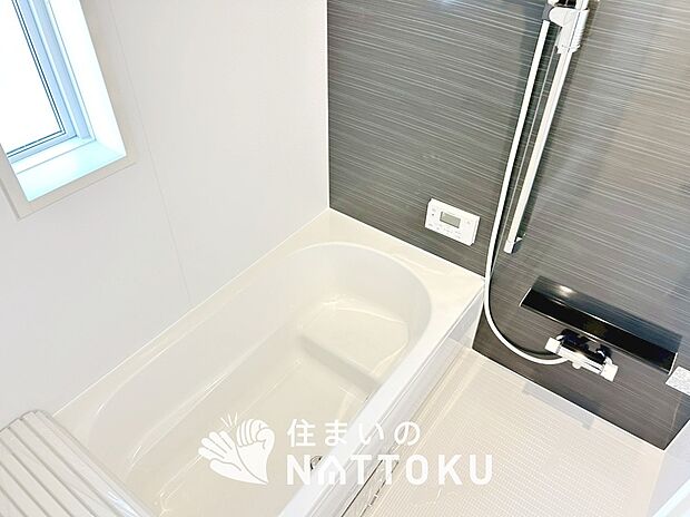 【現地写真(浴室)】浴室暖房乾燥機付き。1坪タイプで広々です。