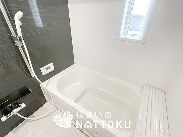 【現地写真(浴室)】浴室暖房乾燥機付き。1坪タイプで広々です。