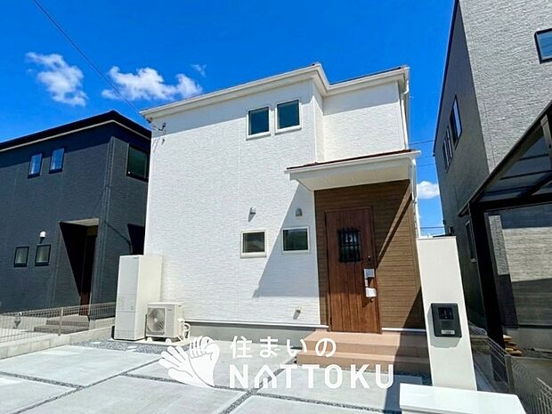 【現地写真(外観)【1号地】】雨で汚れを落とし、耐久性・耐候性に優れた外壁を使用しています。