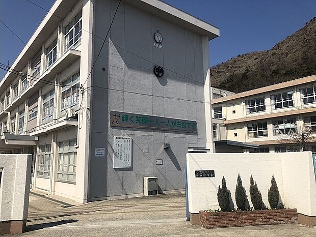 姫路市立夢前中学校（約350m）