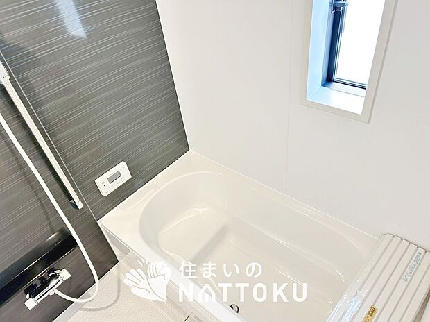 【現地写真（浴室）】浴室暖房乾燥機付き。１坪タイプで広々です。