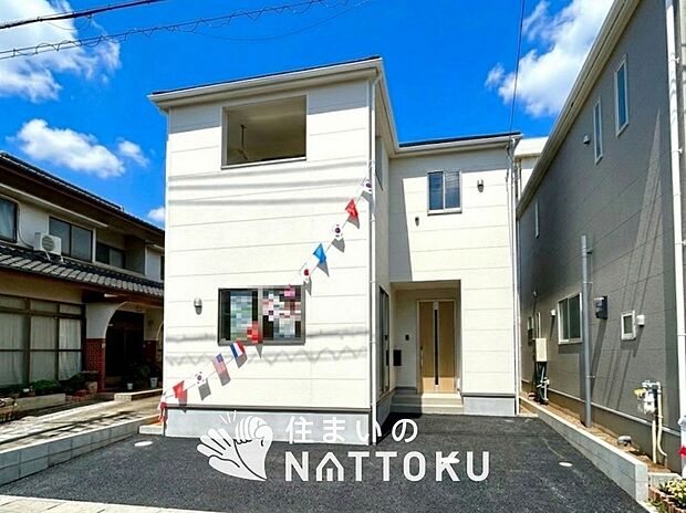 【現地写真(外観)【1号地】】雨で汚れを落とし、耐久性・耐候性に優れた外壁を使用しています。