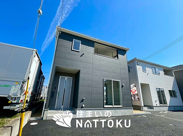 【現地写真（外観）【１号地】】雨で汚れを落とし、耐久性・耐候性に優れた外壁を使用しています。