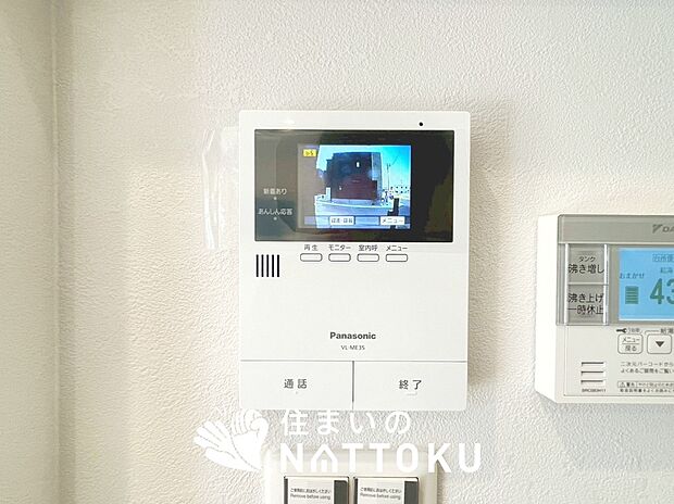 【TVモニター付インターホン】来訪者を画像と音声で確認できる、防犯性に優れた安心のシステム。
スッキリしたデザインで、誰でも簡単に操作できます。