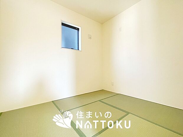 【現地写真（和室）】大壁仕様の新和室。くつろぎの空間です。