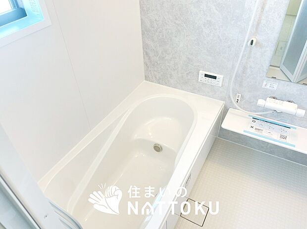 【現地写真（浴室）】浴室暖房乾燥機付き。１坪タイプで広々です。