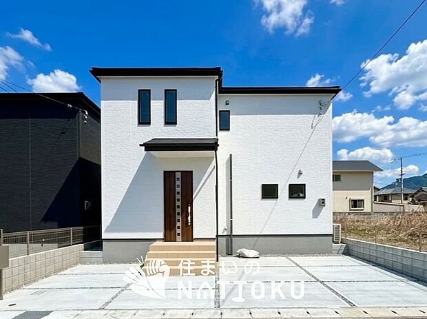 【現地写真(外観)【1号地】】雨で汚れを落とし、耐久性・耐候性に優れた外壁を使用しています。