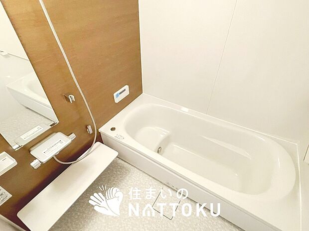 【現地写真(浴室)】浴室暖房乾燥機付き。1坪タイプで広々です。