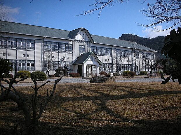 西脇市立西脇小学校(約1,100m)