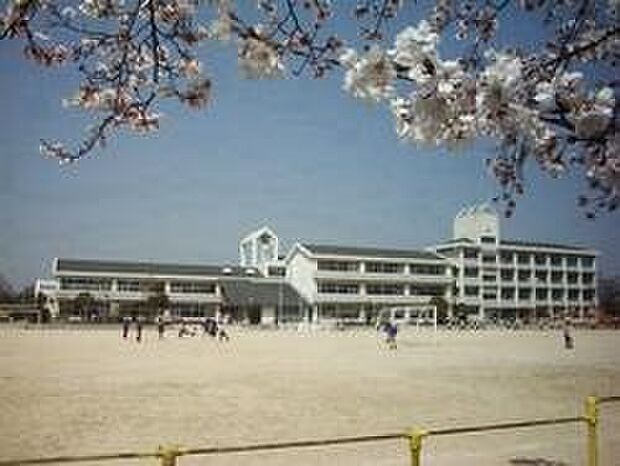 三木市立別所小学校(約2,000m)