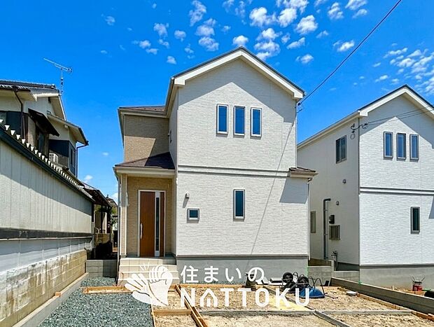 【現地写真（外観）【Ｂ号地】】雨で汚れを落とし、耐久性・耐候性に優れた外壁を使用しています。