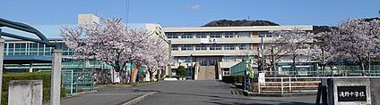 加東市立滝野中学校 410ｍ(徒歩6分)