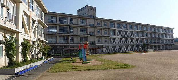明石市立二見小学校(約1,100m)