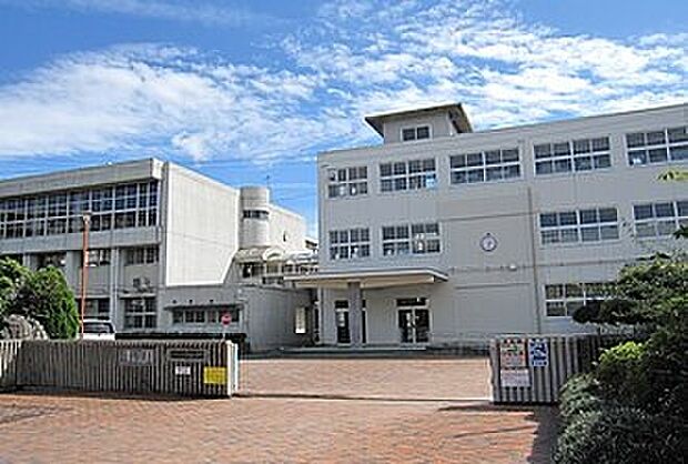 明石市立江井島小学校(約560m)
