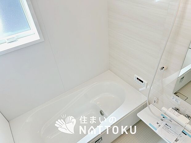 【現地写真(浴室)】浴室暖房乾燥機付き。1坪タイプで広々です。