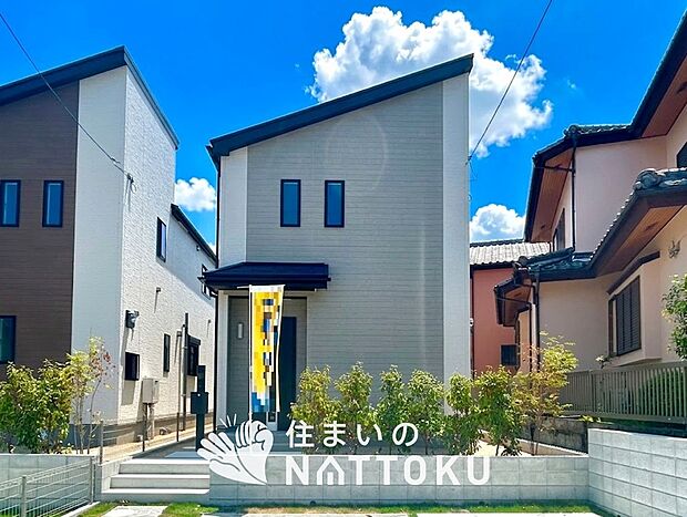 【現地写真(外観)【A号地】】雨で汚れを落とし、耐久性・耐候性に優れた外壁を使用しています。